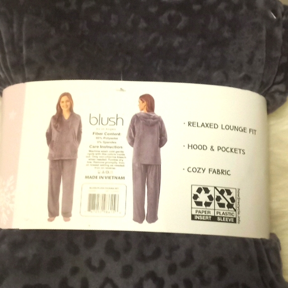 Blush Animal Print Plush Pajamas Set - Picture 4 of 11